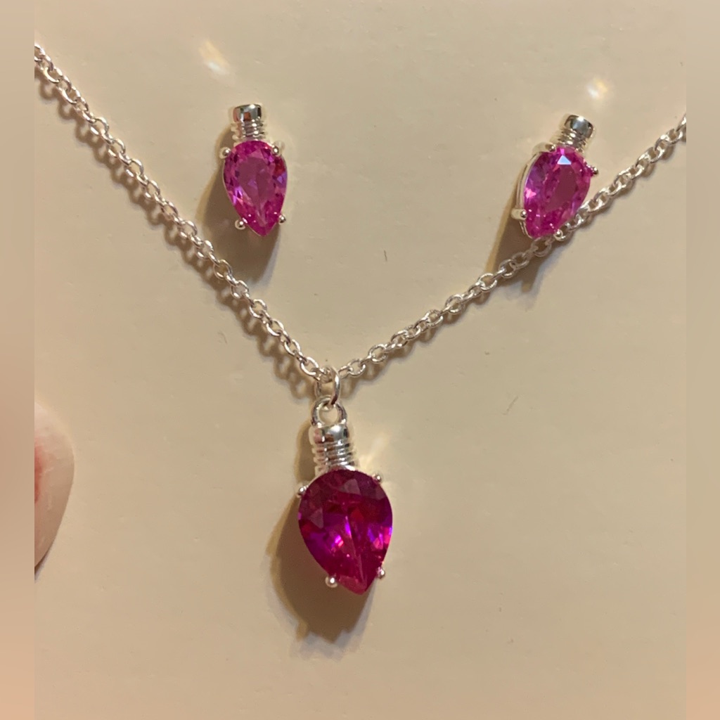 Nib! Gorgeous Pink And Silver Gift Set!